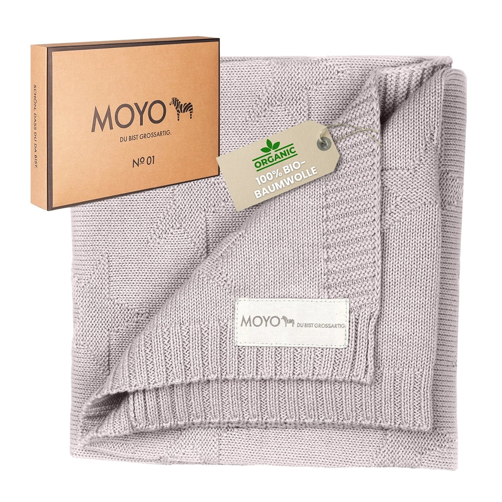 Knitted baby blanket with star pattern and gentle summer rain