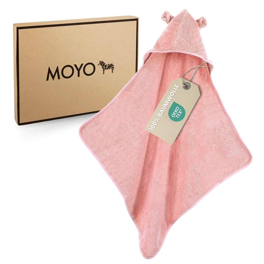 Das MOYO Baby Kapuzenhandtuch Rosé neben der edlen, nachhaltigen MOYO Geschenkbox – ideal als fertiges Geschenk zur Geburt.
