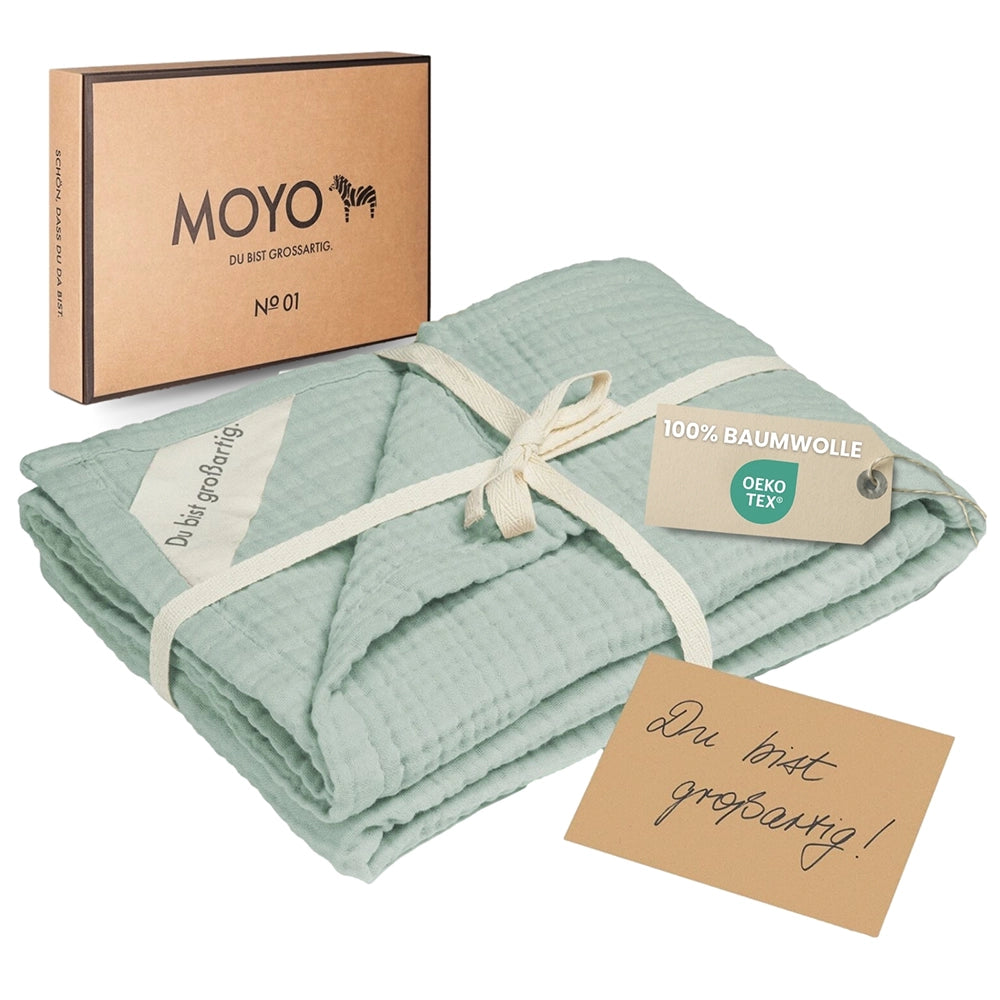 Musselin Decke in Eukalyptus mit Grußkarte in einer hochwertigen Box.