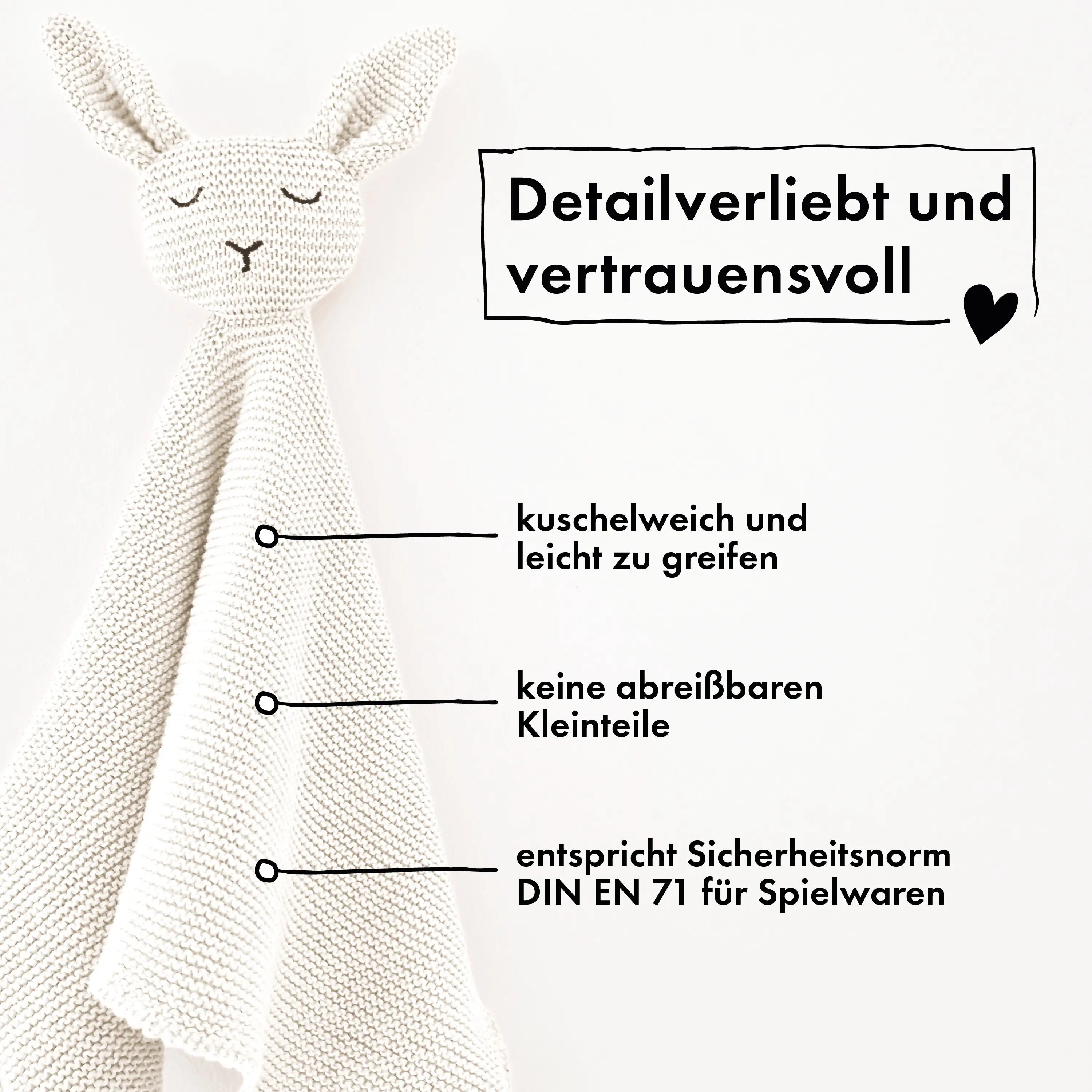 Nahaufnahme der cremeweißen Strickstruktur des MOYO Baby-Sets aus atmungsaktiver Bio-Baumwolle.